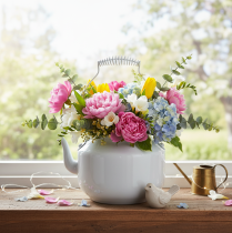 Product Decorative metal teapot with vintage look for flower arrangements