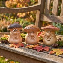 Product Happy mushroom figures with faces – Various shades of brown, 6.5 cm – Funny decoration for garden and home – 3 pieces