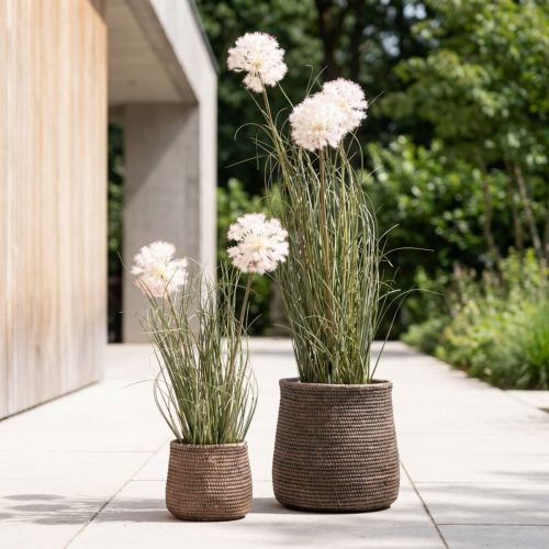 Artificial flowers decoration