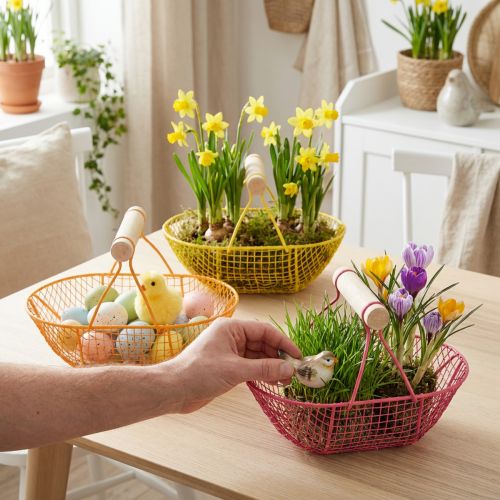 Product Wire basket with wooden handle. Handy design. Ideal for spring decorations, home and office. 17cm, 6 pieces.