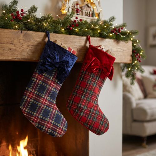 Product Set of 2 Plaid Christmas Stockings with Velvet Bows, 43 x 30 cm, Red and Blue Hanging Decorations