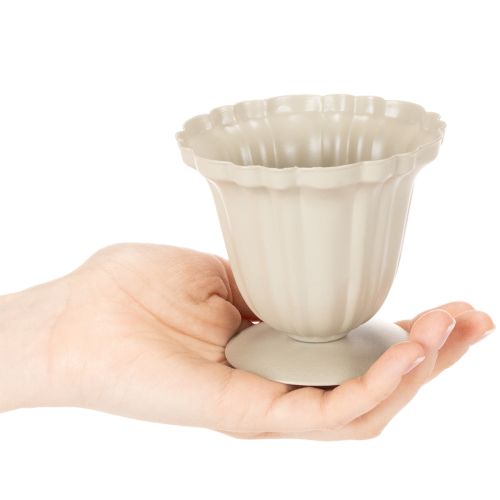 **Small Cream Decorative Trophy Bowl 10cm**

```html
<h2>Versatile Decorative Bowl for Home Use</h2>
<p>This charming small decorative bowl in the shape of a cream-coloured trophy brings style and function to your home. Crafted from sturdy metal with a so | Floristik24.co.uk