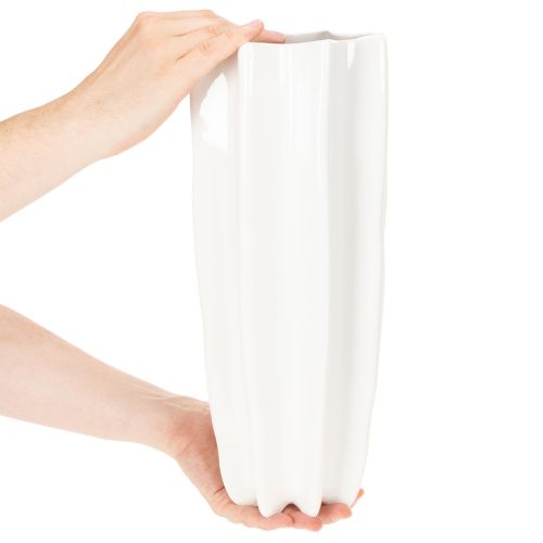 ProductName  
Tall White Ribbed Ceramic Vase 38cm for Artificial and Dried Flowers  

ProductDescription  
<div>  
<h2>Tall White Ribbed Ceramic Vase for Modern Home Decor</h2>  
<p>This tall white ribbed vase is made from ceramic, offering a modern and s | Floristik24.co.uk
