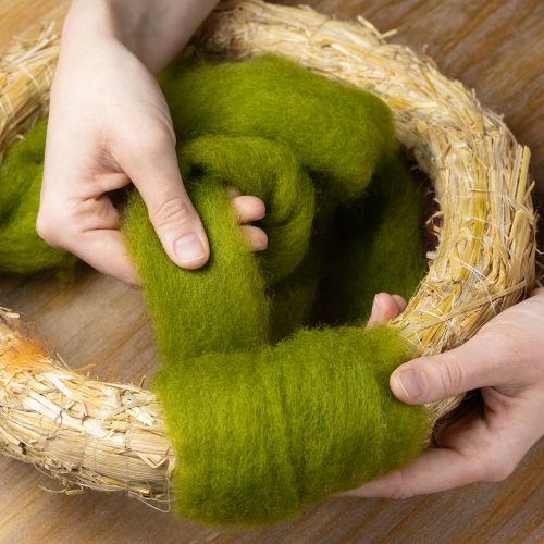 Product Wool wick Soft felted wool for decorative designs and seasonal arrangements 2m Green
