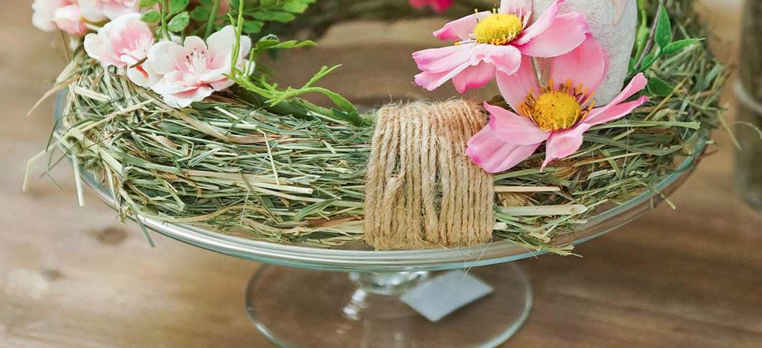Straw wreath and hay wreath
